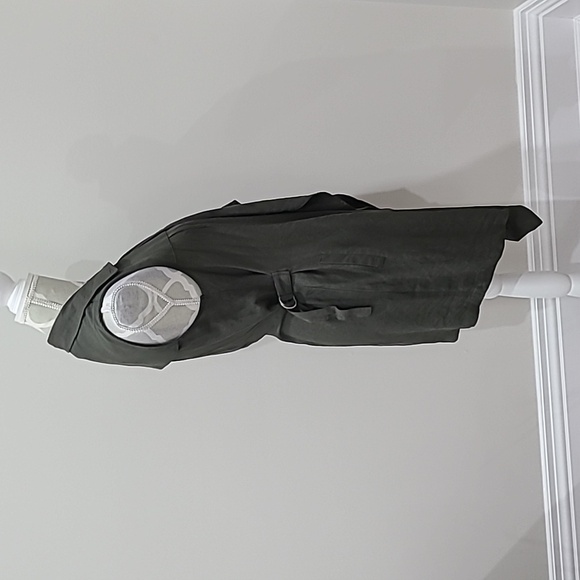 Suzy Shier Sleeveless Green Cardigan - Picture 5 of 9